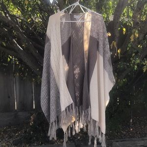 Knox Rose poncho